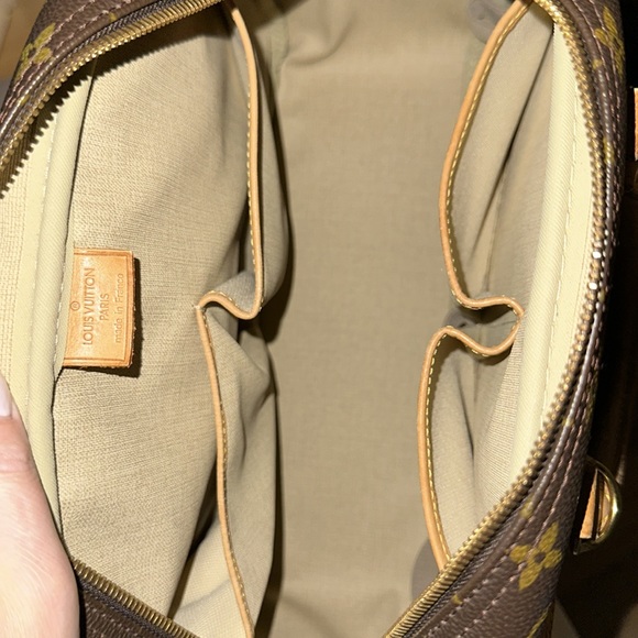 Authentic Deauville Handbag LV - Picture 10 of 10